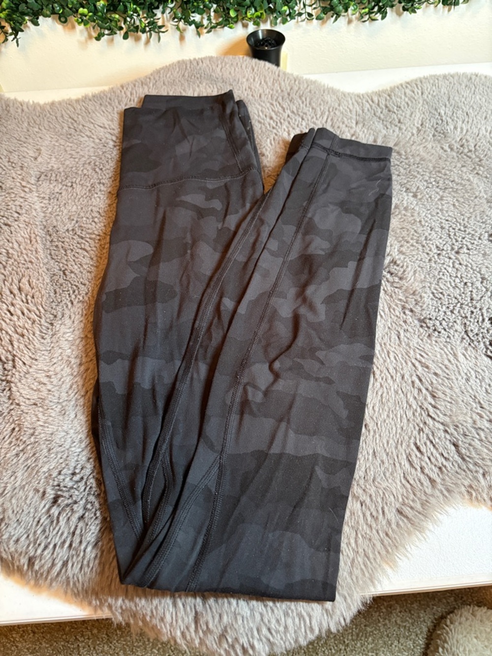 lululemon athletica Black Camo Align 28” Leggings Size 2